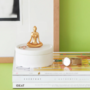 Mbajtëse bizhuterish me dizajn yoga - Image 1