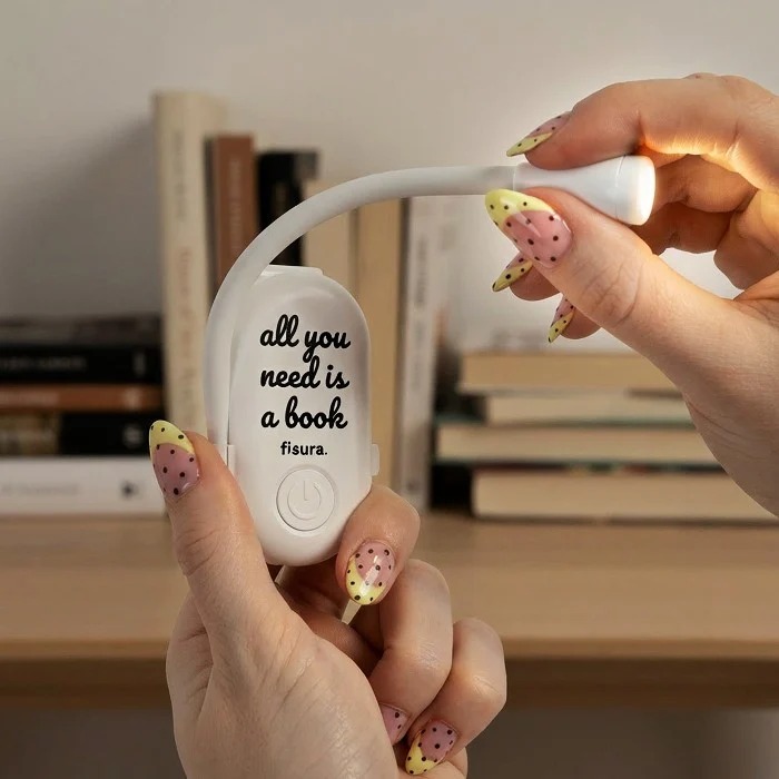 Lambe leximi me shprehjen “all you need is a book” thumbnail 4